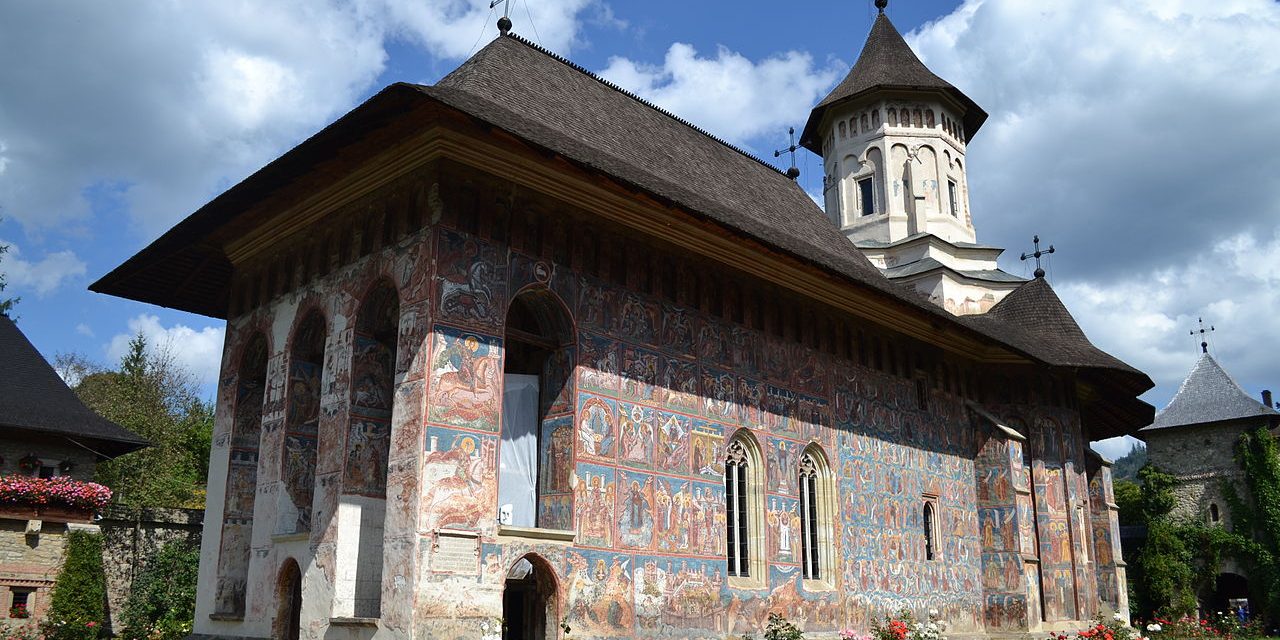 Biserica_din_incinta_Manastirii_Moldovita